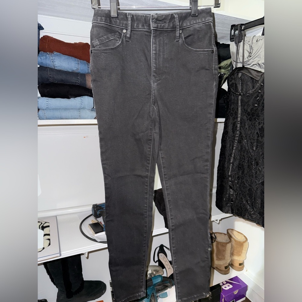 Black Super Skiny Vera Wang Size 2